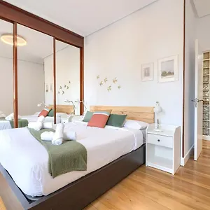 apt-iturribide-hogar-moderno-junto-al-metro.bilbaohotelsspain.com/